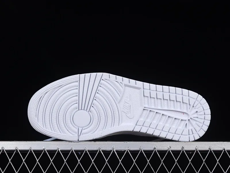 All categories Air Jordan Jordan series basketball shoes Air Jordan 1 High L version Off White x Air Jordan OW AJ1 Joe 1 joint all-white high-top basketball shoes AQ0818-100